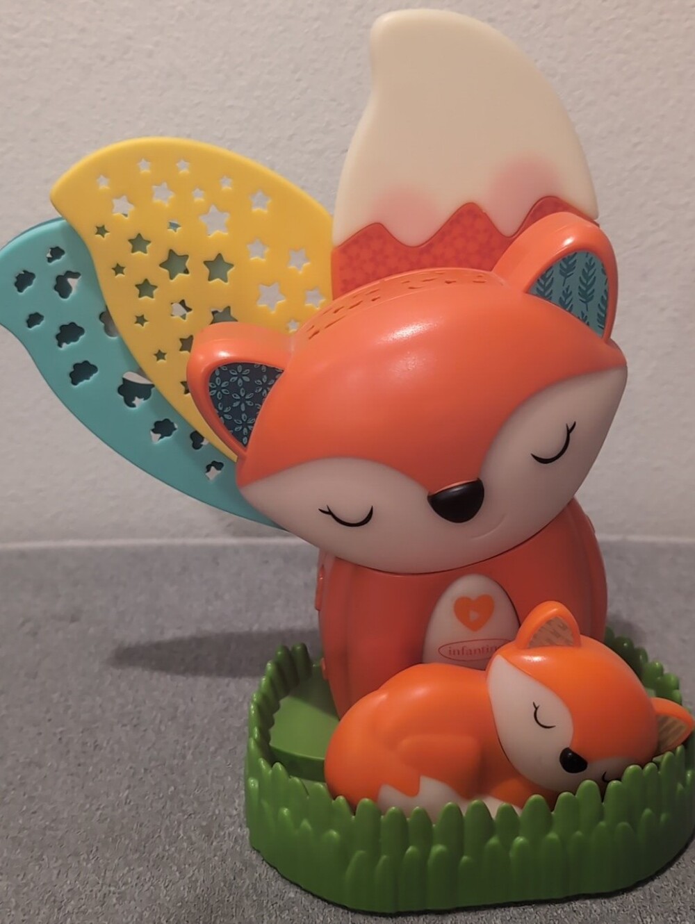 Infantino Infantino 3 in 1 Musical Soother & Night Light Projector, Multicolor